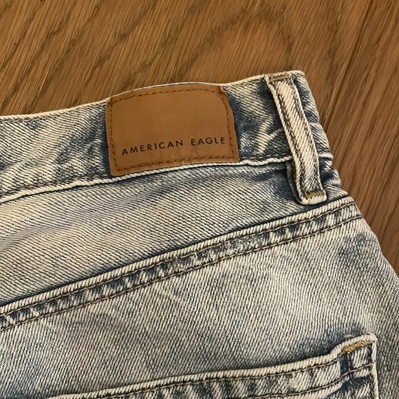 Acid washed women’s jeans - Picture 2 of 3